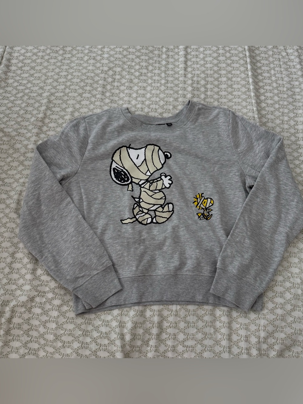 Peanuts Grey Sweatshirt with Snoopy Mummy & Yellow Woodstock size L